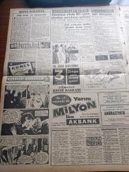 Akşam Gazetesi - 15 Ekim 1960 - 10 Yılın Hesabını Vermek Üzere Dün Yüksek Adalet Divanı Huzuruna Çıkan Celal Bayar Adnan Menderes Ve Kabine Arkadaşları Fotoğraf - Adnan Menderes Konuşma Ve Akli Melekem Bozuldu 24 Saat 4 Duvar Arasında Olmak Kolay Değil Dedi - Ratip Tahir Burak'ın Fırçasından Başsavcı Altay Ömer Egesel Ve Yardımcılarından İkisi - Köpek İçin Celal Bayar İle Nedim Ökmen Sorguya Çekildi - Kızkulesi Kahramanı Çizen Suat Yalaz - Milli Birlik Ve Duruşmalar Yazan Müşerref Hekimoğlu Köşe Yazısı - Günah Maskesi Aşk Ve His Romanı Resimleyen Remzi - 9.30 Da Tahliye Edilen Necip Fazıl Kısakürek İse Dışarı Çıkmadan Yine Tevkif Edildi - Geyşa'nın Hatıra Defteri Yazan Kimiko Omura Yazı Dizisi - Kenterler Ve Evdeki Yabancı - Bize Barbaroslu Derler Yazan Çizen Ratip Tahir Burak - Kont Senlibenli - Nazlı İle Hamza Karikatür - Beşiktaş Kulübü Reisi Hakkı Yeten Gençlerbirliğini Yeneceğiz Dedi - Basketbol Ve Voleybol Ligi Bugün Başlıyor - At Yarışları Tahminleri - Adnan Menderes Titriyordu