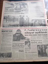 Akşam Gazetesi - 13 Ekim 1960 - Sabıklar Avukatlarıyla Görüştü - Adnan Menderes Refik Koraltan Nedim Ökmen Ve Celal Yardımcı'nın Görüşmeleri 15 Dakika Sürdü Celal Yardımcı Ağladı - Gazeteciler dün Yassıada'yı Gezdiler - Dün Yassıada'yı Gezen Gazeteciler Arasında Düşüklerin Gadrına Uğrayıp Hapishanelere Atılanlar Da Vardı - Denizcilik Bankası Sabık Genel Müdürlerinden Yusuf Ziya Öniş Öldü - Yassıada'ya Bir De Deli Gönderildi - Kızkulesi Kahramanı Çizen Suat Yalaz - Aydınlar Silah Başına Yazan Müşerref Hekimoğlu Köşe Yazısı - Günah Maskesi Aşk Ve His Romanı Resimleyen Remzi - Geyşa'nın Hatıra Defteri Yazan Kimiko Omura Yazı Dizisi - Kont Senlibenli Karikatür - Nazlı İle Hamza Karikatür - Yaralı Gönül Çizgi Roman - Bize Barbaroslu Derler Yazan Çizen Ratip Tahir Burak - Beşiktaş Ve Galatasaray'ı Nasıl Kalkındırmalı - Futbol Federasyonu Nihayet Açıklandı - Olimpiyatların En Büyük Aşkı Sekulareç Ve Lauer Ceza Aldı - Mithatpaşa Stadının Işıklandırılması - Garbis Attali Boks Maçı