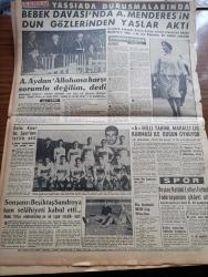 Akşam Gazetesi - 1 Kasım 1960 - Bebek Davasında Altı Şahit Dinlendi - Adnan Menderes'in Avukatı Yere Düşmekle Cevher Sakıt Olmaz Kadr ü Kıymetten Deyince Dinleyiciler Kendisini Yuhaladı - Mahkemede Çok Rahat Konuşan Ayhan Aydan Yemini Okurken - İran Tahtı Nihayet Veliahda Kavuştu - Üniversitesinin Açılışı Bir Hafta Sonraya Bırakıldı - Devlet Tiyatrosundan 54 Sanatkar Birden Askere Gidiyor - Hülagünün Gözdesi Çizen Suat Yalaz - Ateşli Kız Gina Yazan George Albert Gley Yazı Dizisi - 6 7 Eylül Duruşması Ne Safhada - Küba Ablukada - Günah Maskesi Aşk Ve His Romanı Resimleyen Remzi - Kont Senlibenli Karikatür - Kraliçe Ferah Dün Anne Oldu - Mustafa Şarkısını Almanya'da Meşhur Eden Leo Leandros İle Almanya Muhabirimiz Görüştü - Saim Kaur İstanbulspor'dan İstifa Etti - Bebek Davasında Adnan Menderes'in Dün Gözlerinden Yaşlar Aktı - Son Şans Beşiktaş Puppo Sandro'ya Tam Selahiyeti Kabul Etti - Beykoz Kulübü Lefter Küçükandonyadis'i Federasyona Şikayet Etti - Hakkı Yeten