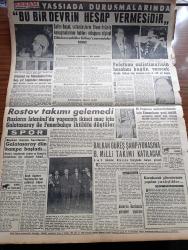 Akşam Gazetesi - 4 Kasım 1960 - Sabık Aileleri Yabancı Avukatlara Başvurdu - Adnan Menderes Üniversitesi Olaylarını Anlattı - Dünya Güzellik Kraliçesi Seçimine İştirak Edecek Güzeller Basına Tanıtıldı - Bebek Davası Yarına Kaldı - 6 7 Eylül'de Kemal Hadımlı Polise Çekilin Demiş - Tayyare Apartmanı Kiracılarından 143 Aile Başkanı Mahkemeye Başvurdu - Rektör Seçimleri Bugün Yapılıyor - Ateşli Kız Gina Yazan George Albert Gley Yazı Dizisi - Hülagünün Gözdesi Çizen Suat Yalaz - Amerikan Seçiminde Dört Gün Kaldı Kennedy Mi Nixon Mu - Günah Maskesi Aşk Ve His Romanı Resimleyen Remzi - Bize Barbaroslu Derler Yazan Çizen Ratip Tahir Burak - Kont Senlibenli - Yaralı Gönül Çizgi Roman - Gölgeler Ve İnsanlar Yazan Victoria Holt - Rostov Takımı Gelemedi - Reşit Bayburt Beşiktaş'tan Tam Salahiyet İstiyor - Hasan Polatkan Suistimalinin Hesabını Bugün Verecek - Hayrettin Erkmen Ve Zeyyat Mandalinci'nin Beş Yıl Hapisleri İsteniyor