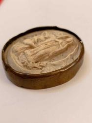 K200-----FRANSA LÜLE TAŞI PİRİNÇ ÇERÇEVELİ ANTİKA MERYEM ANA BİBLO