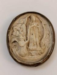 K200-----FRANSA LÜLE TAŞI PİRİNÇ ÇERÇEVELİ ANTİKA MERYEM ANA BİBLO