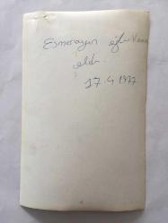 ŞARKICI ESMERAY'IN (ESMERAY DİRİKER) ORİJİNAL 4'LÜ FOTOĞRAF SETİ - ESMERAY 1977 YILINDA OĞLU KAAN DİRİKER'İN DOĞUMU SONRASINDA BEBEĞİNİ KUCAĞINDA NEŞEYLE TUTTUĞU ANLARDAN 4 GÜZEL KARE - 18 x 12 cm EBADINDA - SİYAH & BEYAZ - 17 NİSAN 1977