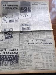 Yeni İstanbul Gazetesi - 7 Eylül 1953 - Batı Almanya Seçimi Ve Dünya Politikası Yazan Mustafa Nermi Köşe Yazısı - Batı Almanya Seçimini Hristiyan Demokratlar Kazandı - Dr. Adenauer'e Tecavüz Edildi - Yeni Ordu Terfi Kanunu - İsmet İnönü Millet CHP'yi İktidara Davet Edecek - Başbakan Adnan Menderes'in Millet Partisi Hakkında Sözleri - Sinai Kalkınma Bankası Yeni Tahvil Çıkarıyor - Mareşal Tito Trieste'nin Serbest Liman Olmasını İstedi - Halide Edip Adıvar'ın Romanı Döner Ayna Yazı Dizisi - Yabancı Sermayeyi Teşvik Yaşam Profesör Doktor Kerim Ömer Çağlar Köşe Yazısı - İdari İlimler Kongresi Şale Köşkünde Toplandı - Bursa'daki Belediye Seçimini Demokrat Parti Kazandı - Kore'de Dün 4 Türk Esiri Daha İade Edildi - Fenerbahçe Eskişehir'de 1 0 Galip - Denizde Cinayet Telif Hakkı Keystone Yazı Dizisi - Ankara İstanbul İzmir Radyosu Programı - Kore Mektupları - Güzel Bacak Müsabakası - Milyon Hırsızı Yazan S. G. Seeliger Yazı Dizisi - İran'da İngiliz Rus Rekabeti - Beşiktaş Beyoğluspor'u Yendi
