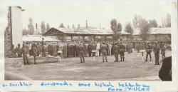 LOT.18 » Sanıklar Duruşmadan Önce Kışlada Beklerlerken / Foto: Y. Uçar / 12 Eylül 1980 İhtilali Darbesi Sonrası