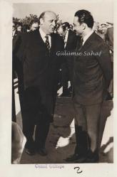 Başbakan ve CHP Genel Başkanı Bülent Ecevit, Ana Muhalefet Partisi Başkanı Süleyman Demirel ile Anıtkabir'deki Törenden Önce Sohbet Ederlerken / Foto: Cemal Gültepe