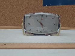 Masa Saati kurmalı çalışır vaziyette