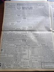 Yeni İstanbul Gazetesi - 21 Ekim 1953 - Komünist Bloku Dağılabilir Mi Yazan Mustafa Nermi Köşe Yazısı - Mısır İnkılabımızın Düşmanlarını Besliyor - Mısır Evkaf Nezareti Cami Ül Ezher'deki Yobaz Türk Talebesine Maddi Yardımlarda Bulunuyor - İngiliz Başbakanı Winston Churchill Malenkov İle Görüşmek İstiyor - Askeri Mahkemede Okunan 113 Sahifelik Uzun Bir İddianame İle Kızılların Gizli Faaliyeti Delilleriyle Dün Açıklandı - Doktor Sevim Tarı Ve Arkadaşları Hakimler Heyetinin Kararını Dinliyorlar - Başbakan Adnan Menderes Dün Teknik Üniversite'nin Yeni Ders Senesini Bir Nutukla Açtı - 1954 Avrupa Güzeli Seçimleri - 1953 Avrupa Güzeli Eloisa Cianni İstanbul'da İken Fotoğraf - Yabancı Bankacılar İstanbul'da - Kara Günler Milli Mücadele Hatıraları Yazan İbrahim Şevki Feyzioğlu Yazı Dizisi - Seçim Mücadelesi Yazan Namık Zeki Aral Köşe Yazısı - İzmir Yeni Radyo İstasyonu İnşasına Başlanıyor - Ankara İstanbul İzmir Teknik Üniversite Radyosu Programı -Anadolu Abideleri Yazan Aziz Ogan Yazı Dizisi