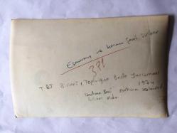 ŞARKICI ESMERAY'IN (ESMERAY DİRİKER) 2'Lİ ORİJİNAL FOTOĞRAF SETİ - ESMERAY, TRT BİRİNCİ TOPLUİĞNE BESTE YARIŞMASINDA UNUTMA BENİ ADLI ŞARKISIYLA BİRİNCİ OLDUĞU ANLARDAN 2 GÜZEL KARE - ESMERAY ve EŞİ SEMİ DİRİKER - 18 x 12 cm EBADINDA - SİYAH & BEYAZ - 1974