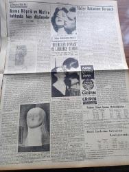 Yeni İstanbul Gazetesi - 28 Ekim 1953 - Harp Ve Korunma Tedbirleri Yazan Mustafa Nermi Köşe Yazısı - Amerika Kuvvetlerini Avrupa'dan Çekmeyecek - Maliye Bakanı Hasan Polatkan Beyanatı - Cumhuriyetimizin 30. Yıldönümü Şenlikleri - İzinsiz Demokrat Parti Toplansında Basın'a Yapılan Tecavüz - Rigdway'den Nene Hatun'a Yeni Bir Selam - Bir Mektep Şarkısının İlhamı Karikatür - İktisadi Siyaset Yazan Namık Zeki Aral Köşe Yazısı - Kara Günler Milli Mücadele Hatıraları Yazan İbrahim Şevki Feyzioğlu Yazı Dizisi - Şehir Tiyatrosu Talebeler Tarafından Protesto Ediliyor - John Foster Dulles'ın Basın Toplantısı - Ürdünlüler Bir İsrail Köyüne Taarruz Etmişler - Anadolu Abideleri Yazan Aziz Ogan Yazı Dizisi - Ankara İstanbul İzmir Radyosu Programı - Balaban'ın Resim Sergisi - Hikaye Ağılda Bir Kurt Çeviren Güzin Şehbal - Asma Köprü Ve Metro Hakkında Bazı Dün Düşünceler - Dilenciler Operası Ve Laurence Olivier - Pertev Krem