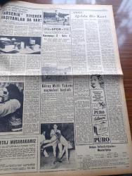 Yeni İstanbul Gazetesi - 1 Kasım 1953 - Yunanistan Ve Türk Azınlığı Yazan Mustafa Nermi Köşe Yazısı - Doğu Almanya'daki Çete Harbi Genişliyor - Kore'de Propagandacıları Dinlemiyen Esirler - Esir Alman Mareşalı Kukla Paulus Kukla Kahramanlığına Alman Topraklarında Devam Edecek - Meclis Celal Bayar'ın Nutku İle Çalışmalarına Başlıyor - Kasımpaşa Dün Vefa'yı 3 2 Yendi - İstanbul'un Asma Köprü Projesi Tahakkuk Ediyor - Kara Günler Milli Mücadele Hatıraları Yazan İbrahim Şevki Feyzioğlu Yazı Dizisi - Köylü Partisi Kongresinde Cezmi Türk'ün Konuşması - Anıtkabir İçin Gelecek Toprak - Doğu Almanya'da Çeteciler Kızıllarla Çarpışmaya Başladı - Ankara İstanbul İzmir Teknik Üniversite Radyosu Programı - Amerikan Sermayesi Neden Türkiye'ye Gelemiyor -  Pazar Konuşmaları Yazan Baydar Derler - Şehir Orkestrası'nın İlk Konseri Solist Joseph Zirkin - Burç Falı - Arsenik Yiyerek Yaşayanlar Da Var - Hikaye Ağılda Bir Kurt Çeviren Güzin Şehbal - Gripin - Arı Pirinç Ve Hububat Unları - Türkmav Potasyum