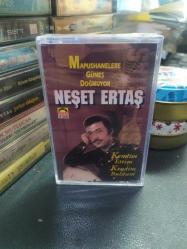 NEŞET ERTAŞ - MAPUSHANELERE GÜNEŞ DOĞMUYOR - KENDİM ETTİM KENDİM BULDUM - AMBALAJLI - KASET [1988 Bey Plak - Raks baskısı]