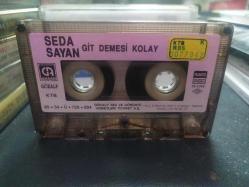 SEDA SAYAN - GİT DEMESİ KOLAY - KASET [kağıt baskı - sarı bandrol]