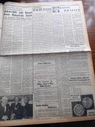 Yeni İstanbul Gazetesi - 17 Kasım 1953 - Türk İtalyan Görüşmelerinin Bilançosu Yazan Mustafa Nermi Köşe Yazısı - Güney Kore'de Nümayişler - Celal Bayar Kanada'ya Gidecek - Sözlü Sorular Yüzünden Mecliste Çıkan Fırtına - Kore'ye Giden Erlerimizin Hakiki Sayısı - Winston Churchill'in Bermuda Konferansına Dair Demeci - Parçalayıcı Bir Tesir Yaratan Muzır Yayınlar - Uşak'taki Seçimleri Halk Partisi Kazandı - Jenny Yazan Theodore Dreiser Yazı Dizisi - Devrim Ocakları Kuruluş Yılı - Cizre'de Hudut Dışı Edilecek Olan Aşiret - Hitler'in Üvey Kardeşi Alois Hitler  Ağabeyi Hakkında Çevrilen Filmi Protesto Etti - Fransa Maliyesini Kurtaracak Olan Adam Edgar Faure - Kızıl Kraliçe Yazan Jacques Renand Yazı Dizisi - Türk Milleti Atatürk'ü Uğurluyor Fotoğraflar - Zsa Zsa Gabor'un Annesinin Dükkanı - İngiltere Macaristan Milli Maçına Doğru - Lana Turner Avrupa'ya Gelir Gelmez Esmerleşti - Odeon Mağazaları - Vita Yağ - General Electric Ampul - Doğubank - Air France - Tural Öksürüğe Ve Bronşite Karşı