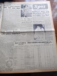 Yeni İstanbul Gazetesi - 17 Kasım 1953 - Türk İtalyan Görüşmelerinin Bilançosu Yazan Mustafa Nermi Köşe Yazısı - Güney Kore'de Nümayişler - Celal Bayar Kanada'ya Gidecek - Sözlü Sorular Yüzünden Mecliste Çıkan Fırtına - Kore'ye Giden Erlerimizin Hakiki Sayısı - Winston Churchill'in Bermuda Konferansına Dair Demeci - Parçalayıcı Bir Tesir Yaratan Muzır Yayınlar - Uşak'taki Seçimleri Halk Partisi Kazandı - Jenny Yazan Theodore Dreiser Yazı Dizisi - Devrim Ocakları Kuruluş Yılı - Cizre'de Hudut Dışı Edilecek Olan Aşiret - Hitler'in Üvey Kardeşi Alois Hitler  Ağabeyi Hakkında Çevrilen Filmi Protesto Etti - Fransa Maliyesini Kurtaracak Olan Adam Edgar Faure - Kızıl Kraliçe Yazan Jacques Renand Yazı Dizisi - Türk Milleti Atatürk'ü Uğurluyor Fotoğraflar - Zsa Zsa Gabor'un Annesinin Dükkanı - İngiltere Macaristan Milli Maçına Doğru - Lana Turner Avrupa'ya Gelir Gelmez Esmerleşti - Odeon Mağazaları - Vita Yağ - General Electric Ampul - Doğubank - Air France - Tural Öksürüğe Ve Bronşite Karşı