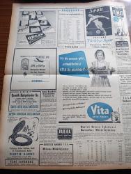 Yeni İstanbul Gazetesi - 17 Kasım 1953 - Türk İtalyan Görüşmelerinin Bilançosu Yazan Mustafa Nermi Köşe Yazısı - Güney Kore'de Nümayişler - Celal Bayar Kanada'ya Gidecek - Sözlü Sorular Yüzünden Mecliste Çıkan Fırtına - Kore'ye Giden Erlerimizin Hakiki Sayısı - Winston Churchill'in Bermuda Konferansına Dair Demeci - Parçalayıcı Bir Tesir Yaratan Muzır Yayınlar - Uşak'taki Seçimleri Halk Partisi Kazandı - Jenny Yazan Theodore Dreiser Yazı Dizisi - Devrim Ocakları Kuruluş Yılı - Cizre'de Hudut Dışı Edilecek Olan Aşiret - Hitler'in Üvey Kardeşi Alois Hitler  Ağabeyi Hakkında Çevrilen Filmi Protesto Etti - Fransa Maliyesini Kurtaracak Olan Adam Edgar Faure - Kızıl Kraliçe Yazan Jacques Renand Yazı Dizisi - Türk Milleti Atatürk'ü Uğurluyor Fotoğraflar - Zsa Zsa Gabor'un Annesinin Dükkanı - İngiltere Macaristan Milli Maçına Doğru - Lana Turner Avrupa'ya Gelir Gelmez Esmerleşti - Odeon Mağazaları - Vita Yağ - General Electric Ampul - Doğubank - Air France - Tural Öksürüğe Ve Bronşite Karşı