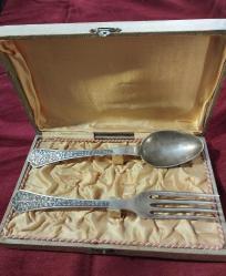 GÜMÜŞ KAŞIK ÇATAL,  ORİJİNÂL KUTUSUNDA, OSMANLI DÖNEMİ USTA DAMGALI GÜMÜŞ KAŞIK ÇATAL. 135 GRAM. 19,5 cmm. İADE GARANTİLİ.