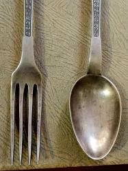 GÜMÜŞ KAŞIK ÇATAL,  ORİJİNÂL KUTUSUNDA, OSMANLI DÖNEMİ USTA DAMGALI GÜMÜŞ KAŞIK ÇATAL. 135 GRAM. 19,5 cmm. İADE GARANTİLİ.