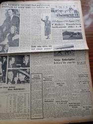 Yeni İstanbul Gazetesi - 21 Eylül 1953 - Hiçbir Şey Yapamayan Belediyeler Yazan Mustafa Nermi Köşe Yazısı - Lavrenti Beria'nın Rusya'dan Kaçtığı İddia Ediliyor - Mareşal Papagos Roma'ya Gidiyor - Sovyetlerin Kuzey Kore'ye Yardımları - İktisadi Kalkınma İçin Bankalarımızın İşbirliği - Fenerbahçe Enosis'i 4 0 Yendi - Demokrat Parti'nin Dünkü Toplantısı Muhalefete Dersini İyice Öğretmemişiz - Uzun Hikaye İmza Ticareti Yazan Mehmet Davaz Yazı Dizisi - İstanbul Türkiye Şarpi Birincisi Oldu - Pravda Gazetesi Amerikan Dışişleri Bakanı John Foster Dulles'ın Nutku Hakkında Bir Yazı Yayınladı - Ankara İstanbul İzmir Teknik Üniversite Radyosu Programı - Tarihten Sahifeler 1919 Mitingleri - Shakespeare'in Julius Caesar'ı  Filme Alındı - İnsan Hayatının Bilinmeyen Taraflarına Dair - Batı Berlinin Motosikletli Polislerinin Gösterileri - Rita Hayworth Evlenme Hikayeleri İle Rekor Kırdı - Türkiye Konkurhipikleri Ankara'da Yapıldı - Bursa'da At Yarışları Yapılıyor - Dünya Ağır Siklet Boks Şampiyonası