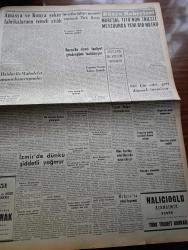 Yeni İstanbul Gazetesi - 14  Eylül 1953 - Mareşal Tito Müttefiklerine Dün Kati Teminat Verdi - Çalışmak Ve Yaşamak Yazan Habib Edib Törehan Köşe Yazısı - Mısır'da Vafd'cılar Tevkif Ediliyor - İran'da Kızıllarla Yapılan Mücadele - Kaçakçı Kadın Merzuka Akçam'ın Eşi Sedat Akçam Tevkif Edildi - İki Şeker Fabrikamızın Temeli Törenle Atıldı - Millet Partisi Hakkındaki Duruşma Başlıyor - Harika Çocuk İdil Biret - Türkiye Almanya Atletizm Maçında 111 81 Mağlup Olduk - Halide Edip Adıvar'ın Romanı Döner Ayna Yazı Dizisi - Yeni Yapılan Çatalca Ve Sarıgüzel Ocakları Açıldı - Eski Eminönü Halkevi Ve Yüksek Tahsil Gençliği - 961 Çin Esiri Geri Dönmek İstemiyor - Avrupa Tüy Siklet Boks Şampiyonası - Denizde Cinayet Telif Hakkı Keystone Yazı Dizisi - Ankara İstanbul İzmir Radyosu Programı - Hollywood'un En Cazibeli Yıldızı Marilyn Monroe'nin Manevi Babası Joe Schenk