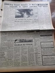 Ulus Gazetesi - 25 Mart 1959 - İşin Hazin Tarafı Yakup Kadri Karaosmanoğlu Köşe Yazısı - Din İstismarcılığı CHP Grupunda Görüşüldü - Irak Dün Bağdat Paktından Çekildi - İsmet İnönü 'yi İstanbul'da Büyük Sevgi Gösterisi - Orman Fakültesinde Boykot Devam Etti - Yurttaşlar Demokrat Parti'ye Habersiz Olarak Yazdırılıyor - Türk Hava Yolları Genel Müdürlüğü İstanbul'a Taşınıyor - Kuklalar Yazan Oktay Verel Yazı Dizisi - Tarihte Bugün Evliya Çelebi'nin Doğumu - Din Ve Partiler Yazan Hıfzırrahman Raşit Öymen - Irak İle Birleşik Arap Cumhuriyeti Münasebetleri İncelenecek - Siyasal Bilgiler Fakültesi Fikir Kulübü Faik Ahmet Barutçu Yazı Müsabakası Tertipledi - Küba'da 9 Kişi Kurşuna Dizildi - Kıbrıslı Türk Ve Rumlara Tazminat - Başkentte 24 Saat - Memetle Memet Yazan Ve Çizen Tonguç Yaşar - Baykara Çizgi Roman Tutsak - Sağına Skandalı Büyük Tepki Yarattı - Galatasaray Karagümrük Bugün Karşılaşıyor -  Genç Milli Takımımız Romanya İle Oynuyor - Basketbol Milli Takımımız Dün Polonyaya Gitti