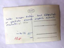 FENERBAHÇE'NİN EFSANESİ ORDİNARYUS LEFTER KÜÇÜKANDONYADİS'İN ORİJİNAL FOTOĞRAFI, 12 x 9 cm EBADINDA - SİYAH & BEYAZ - LEFTER, SİVASSPOR TEKNİK DİREKTÖRÜYKEN, KULÜP BAŞKANI SACİT GÖKSEYİTOĞLU ve YÖNETİCİLERİYLE MUKAVELE İMZALARKEN ÇEKİLMİŞ BİR KARE, 1970