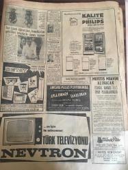 HÜRRİYET GAZETESİ 18 MAYIS 1967 YIL :20 SAYI :6842--Hudutta üç Türk ü öldüren :Katil Bulgar Dün Vuruldu --Kısırlığa iyi gelen Türk salyangozu döviz getiriyor --Bir kız karakolda komiser tarafından iğfal edilmiş --: 8 Yaşındaki Oya ya  zorla tecavüz ettikten sonra boğarak öldüren katil iğrenç  olayı anlattı Şehvet Hissiyle Çılgına Dönüştüm --Hiç bir suçu olmayan  üniversiteliler  sevinç içinde  serbest bırakıldı --Pazarcılar Esnafı Derneği Pazarlara Baskül Koyacak ---İki doktor ,tek motorlu bir uçakla dünya turu yapacak ---Güreşçilerimiz her gün idman yapıyor ---Altay :2 Bandırma :1---Samsunspor u 4-0 yenen Göztepe finali garantiledi --1967 Anneler Günü Vitrin Yarışması --Kayan Hazarbaba Dağından  su ve çamur fışkırıyor --Düğün evinin duvarı çöktü bir genç kız öldü --