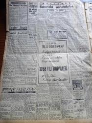 Cumhuriyet Gazetesi - 14 Aralık 1958 - Kardeşlik Zihniyeti Ve Haklar Yazan Nadir Nadi Köşe Yazısı - Alacaklı Amerikan Firmalarının Kararı - Mebus'un Bavulunda Kaçak Saatler - Üniversitede Demokrat Parti Gençlik Kolu Kuruluyor - Celal Bayar Adnan Menderes Ve Fatin Rüştü Zorlu Ankara'ya Gittiler - Doktor Jivago Yazan Boris Pasternak Yazı Dizisi Esin - Ne Ekersen Yazan Ömer Sakıp Yazı Dizisi - Basında Sorumluluk Yazan Hasan Ali Yücel Köşe Yazısı - Fezaya Dün Bir Maymun Fırlatıldı - Taşlıtarlada Bugün Muhtar Seçimleri Var - Haftanın Şakaları Yazan Burhan Felek - Habeşistanda En Çok Önem Verilen İş Yeni Mektepler Açmak - Partizan Radyo Neşriyatını Dinlemeyi Teşvik - Fenerbahçe'nin Karagümrüğü Dün 2 1 Mağlup Etti - Basketbolda Fenerbahçe Beşiktaş'ı Kadıköyspor Moda Rakiplerini Yendiler - Bugünkü Voleybol Maçları - Balina Ökçe Ve Tabanları