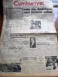 Cumhuriyet Gazetesi - 19 Kasım 1958 - Atatürk'ü Ebedi Uykusuna Daldığı Dakikaları Gösteren Bu Resmi Akil Muhtar Çizmiştir - İsmet İnönü Dün Güçbirliğinin Temel Fikirlerini Açıkladı - İktidar 1957 Seçimlerinin Kütüklerinde Aksaklıklar Olduğunu Dün Kabul etti - Başbakan Adnan Menderes Rahatsız - Kıbrıs'ta EOKA'cı 3 Rum Polisi Yakalandı - Sudanda Memurlar Hükümeti Kuruldu - Danimarka Bize Kredi Açıyor - Doktor Jivago Yazan Boris Pasternak Yazı Dizisi - Ne Ekersen Yazan Ömer Sakıp Yazı Dizisi - Kitap Haftası Dün Sona Erdi - Berlin Dünyada Yeni Bir Çıbanbaşı Haline Geldi - Burhan Felek Köşe Yazısı - - Soprano Leyla Gencer'in Washington'da Yaptığı Basın Toplantısı - İmparator Wilhelm'in Torunu Cumhurbaşkanı Mı Olacak - Kıbrıs'ın Fenerbahçesi Denilen Doğan Türk Birliği Bayraktar Kupasını Aldı - A Ve B Milli Namzetler İlk Antrenmanını Yaptılar -  Basri Dirimlili Antrenmana Çıkacaktır - Beşiktaş Real Madrid Maçının Bir Dakikası 55 Kuruş - Hayat Cehennemi Filmi Başrolde Belgin Doruk