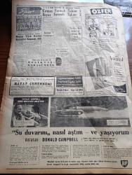 Cumhuriyet Gazetesi - 19 Kasım 1958 - Atatürk'ü Ebedi Uykusuna Daldığı Dakikaları Gösteren Bu Resmi Akil Muhtar Çizmiştir - İsmet İnönü Dün Güçbirliğinin Temel Fikirlerini Açıkladı - İktidar 1957 Seçimlerinin Kütüklerinde Aksaklıklar Olduğunu Dün Kabul etti - Başbakan Adnan Menderes Rahatsız - Kıbrıs'ta EOKA'cı 3 Rum Polisi Yakalandı - Sudanda Memurlar Hükümeti Kuruldu - Danimarka Bize Kredi Açıyor - Doktor Jivago Yazan Boris Pasternak Yazı Dizisi - Ne Ekersen Yazan Ömer Sakıp Yazı Dizisi - Kitap Haftası Dün Sona Erdi - Berlin Dünyada Yeni Bir Çıbanbaşı Haline Geldi - Burhan Felek Köşe Yazısı - - Soprano Leyla Gencer'in Washington'da Yaptığı Basın Toplantısı - İmparator Wilhelm'in Torunu Cumhurbaşkanı Mı Olacak - Kıbrıs'ın Fenerbahçesi Denilen Doğan Türk Birliği Bayraktar Kupasını Aldı - A Ve B Milli Namzetler İlk Antrenmanını Yaptılar -  Basri Dirimlili Antrenmana Çıkacaktır - Beşiktaş Real Madrid Maçının Bir Dakikası 55 Kuruş - Hayat Cehennemi Filmi Başrolde Belgin Doruk