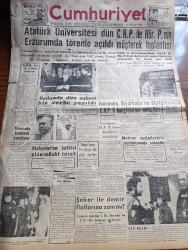 Cumhuriyet Gazetesi - 18  Kasım 1958 - Atatürk Üniversitesi Dün Erzurum'da Törenle Açıldı - Büyük Millet Meclisi Dün 13 Dakika Toplandı - CHP İle Hürriyet Partisinin Müşterek Toplantısı - Sudan'da Dün Askerî Bir Darbe Yapıldı - İsmet İnönü'nün Diyarbakır ve Siirt CHP İl Kongrelerine Mesajları - Nihat Erim Metin Toker Davası - Amerika'nın Türkiye'ye Bir Yıllık Yardımı - Maruf Sinema Yıldızı Tyrone Power'in Son Resmi - Doktor Jivago Yazan Boris Pasternak Yazı Dizisi - Türkçenin Gelişmesinde Halk Kaynaklarının Rolü Yazan Fakir Baykurt - Dünya Operaları Maria Callas'a Kapılarını Kapatıyor - Kübada İsyan Büyüyor - Atatürk'ün Sakladığı Eski Makaleleri Yazan Sermet Sami Uysal - Bursa'da Yahya Kemal'i Anma Töreni - Ankara'da Beşinci Tiyatro Ve Çin Resim Sergisi Yazan Lütfi Ay - Kaybettiğimiz Değerler Galib Vardar - Bu Hafta Profesyonel 1.Ligte Üç Müsabaka Var - Vefa Lokomotifle Değil Milli Namzetlerle Oynadı - Atatürk Kupası Okçuluk Müsabakaları - Di Stefano İstanbul'da Oynayabilir - Sana Yağ