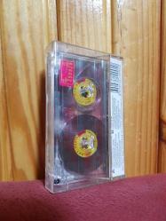 Selda Bağcan - Yürüyorum Dikenlerin Üstünde - Kaset / Kırmızı Bandrol