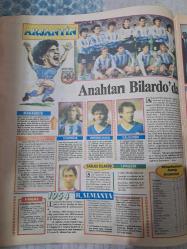 MİLLİYET SPOR İTALYA 1990 DÜNYA KUPASI MESUT YAVUZ  EFES PİLZEN OMEGA REKLAMLI  VAN BASTEN MARADONA MALDİNİ ROBERTO BAGGIO HAGİ ROMARİO MATTHAUS LINEKER GULLIT RIJKAARD