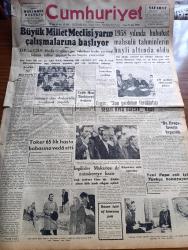 Cumhuriyet Gazetesi - 31 Ekim 1958 - Acaba Ne Diyecek Yazan Nadir Nadi Köşe Yazısı - Büyük Millet Meclisi Yarın Çalışmalarına Başlıyor - İsmet İnönü'ye Dün Ankara'da Tezahürat Yapıldı - Akis Başyazarı Metin Toker 65 lik Hasta Babasına Veda Etti - 1958 Yılında Hububat Mahsulü Tahminlerin Hayli Altında Oldu - Doktor Jivago Kitabı İsveç'te Kapışıldı - Yeni Papa Çok İyi Türkçe Konuşuyor - Basın İçin af Kanunu Yok - Doktor Jivago Yazan Boris Pasternak Yazı Dizisi - Ne Ekersen Yazan Ömer Sakıp Yazı Dizisi - Profesör Nümbüs'ün Maceraları Çizgi Roman - Cumhuriyet Bayramı Pulları - Denizcilik Bahisleri Yazan Cemaleddin Saraçoğlu - 1958 1959 Yunus Nadi Armağanı Röportaj Müsabakası Bizimki De Böyle Yazan Halil İbrahim Çapan - Dünyada 1 Yılda Kumar İçin 23 Milyar Dolar Sarfediliyor - Arap İsrail Çatışması İhtimalleri - Galatasaray Spartak'ı 2 1 Yenip Şampiyon Oldu - Milli Maçta Kalemizi Turgay Şeren Koruyacak - Gönül Yazar Şark Gazinosunda - Ezzard Charles Nakavt Oldu