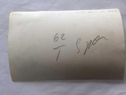 ESKİ FUTBOL MAÇLARINDA HAKEMLERİN SAHADA ÇEKİLMİŞ ORİJİNAL FOTOĞRAFI - TAŞLI YOLDA MİNİBÜSLE SEYAHAT EDEN FUTBOL HAKEMLERİNİN BİRBİRLERİYLE NEŞEYLE KONUŞTUKLARI ANLARDAN BİR KARE - 18 x 12 cm EBADINDA - SİYAH & BEYAZ - 1970'LER - TÜRKİYE FUTBOL TARİHİ ve TÜRK HAKEMLERİ TARİHİ ARŞİVİ, TÜRK HAKEMLERİNİN KEMERLİ ESKİ KOSTÜMLERİ