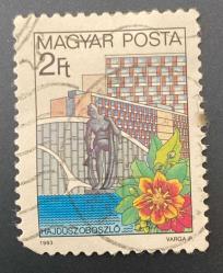 Macaristan Pulu - Magyar Stamp - Mektup Zarfından Kesilmiş  / Postadan Geçmiş Pul Filateli - DAMGALI - HEYKEL VE ÇİÇEK TEMALI PUL , 2 PARA - YABANCI PULLAR -NOSTALJİK DOĞUM GÜNÜ HEDİYESİ