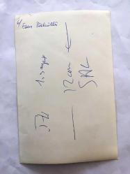 YEŞİLÇAM'IN GÜZEL YILDIZI ESEN PÜSKÜLLÜ'NÜN 2'Lİ ORİJİNAL FOTOĞRAF SETİ - ESEN PÜSKÜLLÜ SİYAH BEYAZ BENEKLİ ELBİSESİYLE HALKIN İÇİNDEYKEN ÇEKİLMİŞ 2 FOTOĞRAF - SİYAH & BEYAZ - 18 x 12 cm EBADINDA - 1960'LAR