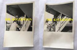 YEŞİLÇAM'IN GÜZEL YILDIZI ESEN PÜSKÜLLÜ'NÜN 2'Lİ ORİJİNAL FOTOĞRAF SETİ - ESEN PÜSKÜLLÜ HAVAALANINDA UÇAĞA BİNERKEN ÇEKİLMİŞ 2 FOTOĞRAF - SİYAH & BEYAZ - 18 x 12 cm EBADINDA - 1960'LAR