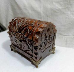 DR17----PİRİNÇ AYAKLI CEVİZ OYMA ESKİ AHŞAP KUTU