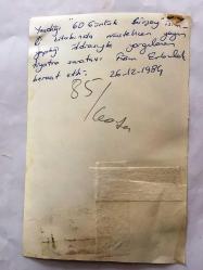 ALTAN ERBULAK'IN ORİJİNAL 2'Lİ FOTOĞRAF SETİ - ALTAN ERBULAK, EŞİ FÜSUN ERBULAK BERAAT EDİNCE O'NA SARILDIĞI ANLARDAN 2 KARE - SİYAH & BEYAZ - 18 x 12 cm EBADINDA, 26 ARALIK 1984 (RESTORASYONLU)