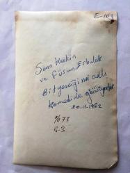 ALTAN ERBULAK'IN EŞİ FÜSUN ERBULAK'IN ORİJİNAL FOTOĞRAFI - SUNA KESKİN ve FÜSUN ERBULAK BİY YENİĞİM ADLO KOMEDİDE BİRLİKTEYKEN ÇEKİLMİŞ BİR KARE - SİYAH & BEYAZ - 18 x 12 cm EBADINDA, 1980'LER