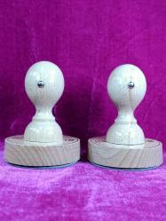 BİR ÇİFT KULLANILMAMIŞ İNGİLİZCE YAZILI AHŞAP KAŞE MÜHÜR