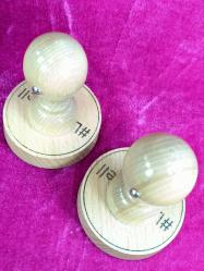 BİR ÇİFT KULLANILMAMIŞ İNGİLİZCE YAZILI AHŞAP KAŞE MÜHÜR