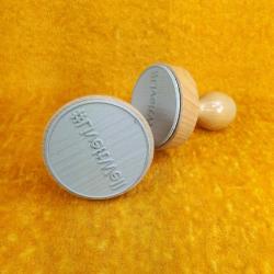 BİR ÇİFT KULLANILMAMIŞ İNGİLİZCE YAZILI AHŞAP KAŞE MÜHÜR