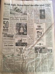 YENİ SABAH GAZETESİ 28 EKİM 1962 YIL :25 SAYI :8487---Kruşçef Pazarlık Mevzuu Olarak Türkiye yi Öne Sürdü --Ve Amerika Pazarlık Teklifini Derhal Reddetti --Ruben Asa 3 milyon liraya mahkum oldu --A.Ağanoğlu Devlet Bakanı Tayin Edildi --Dost İran Şahı Ankara ya Geldi --Üç karılı bir adam 120 bin lira ödeyecek ---Amerikalılara esrar satan kaçakçı tutuldu --Ozarı ,Kokotoviç ve Spajic in iştirakıyla --Di Stefano nun Resimli Hayat Hikayesi --Anjelik İsyan Ediyor ---Namık Argüç ,Başkan Gürsel den Affını İstedi ---İçkiyi fazla kaçırınca  trafikçiliğe özendiler --Fabbri ,Türkler hakkında S.Puppo dan bilgi alacak --Feriköy -Altay ile berabere kaldı :1-1--Beykoz un  galibiyeti serisi devam ediyor---Beşiktaş Malatya da Akınspor u 6-2 yendi --D.Spor K.Gümrük ü ikinci devrede yendi ---Bugün Fenerbahçe Iz.Spor ---Zehirli ekmek yedi ve öldü --