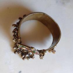 Antika Pirinç Kelepçe,Sallantılı