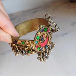 Antika Pirinç Kelepçe,Sallantılı