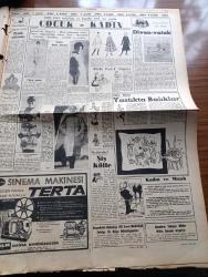 Cumhuriyet Gazetesi - 1 Ekim 1963 - Makarios Anayasa Tadilinde Türkiye'ye Müdahale Etme Hakkı Tanımıyor - Ecvet Güresin Köşe Yazısı - Keban Dünyanın En Büyük Barajın Olacak - Hü Dost Yazan Fikret Otyam Yazı Dizisi - Rusya İle Küba'nın Araları Açılıyor - Ulaştırma Bakanı İhsan Şeref Dura İstifa Etmem İçin Sebep Yok Dedi - Başbakan İsmet İnönü Dün Devlet Planlama Teşkilatının 3. Yıldönümünde Konuşma Yaptı - Müşfik Ve Yıldız Kenter Dün Bir Basın Toplantısı Yaparak Gezi İntibalarını Anlattılar - İlhan Selçuk Köşe Yazısı - Parisli Gözde Çeviren Hatice Vildan Yazı Dizisi - Şehir Tiyatroları Faaliyete Geçiyor - Şanlı Kadırgalar Yazan Feridun Fazıl Tülbentçi Yazı Dizisi - Cezayir'de Berberiler Kahrolsun Diktatör Ben Bella Diye Bağırdılar - Gestapo Şefi Heinrich Müller'in Mezarı Açıldı - New York'un Esrarı Çizgi Roman - Türk Viskisi Tek Rakısı Filiz Çayı Piyasaya Çıktı - Otomasyon Çağı Başlamak Üzere - Dün Gece Yeşilköy Hava Alanına 3 Uçak Dolusu Sporcu Geldi - Galatasaray Beşiktaş Maçı