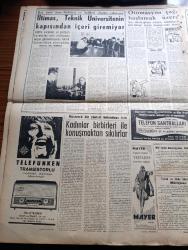 Cumhuriyet Gazetesi - 1 Ekim 1963 - Makarios Anayasa Tadilinde Türkiye'ye Müdahale Etme Hakkı Tanımıyor - Ecvet Güresin Köşe Yazısı - Keban Dünyanın En Büyük Barajın Olacak - Hü Dost Yazan Fikret Otyam Yazı Dizisi - Rusya İle Küba'nın Araları Açılıyor - Ulaştırma Bakanı İhsan Şeref Dura İstifa Etmem İçin Sebep Yok Dedi - Başbakan İsmet İnönü Dün Devlet Planlama Teşkilatının 3. Yıldönümünde Konuşma Yaptı - Müşfik Ve Yıldız Kenter Dün Bir Basın Toplantısı Yaparak Gezi İntibalarını Anlattılar - İlhan Selçuk Köşe Yazısı - Parisli Gözde Çeviren Hatice Vildan Yazı Dizisi - Şehir Tiyatroları Faaliyete Geçiyor - Şanlı Kadırgalar Yazan Feridun Fazıl Tülbentçi Yazı Dizisi - Cezayir'de Berberiler Kahrolsun Diktatör Ben Bella Diye Bağırdılar - Gestapo Şefi Heinrich Müller'in Mezarı Açıldı - New York'un Esrarı Çizgi Roman - Türk Viskisi Tek Rakısı Filiz Çayı Piyasaya Çıktı - Otomasyon Çağı Başlamak Üzere - Dün Gece Yeşilköy Hava Alanına 3 Uçak Dolusu Sporcu Geldi - Galatasaray Beşiktaş Maçı