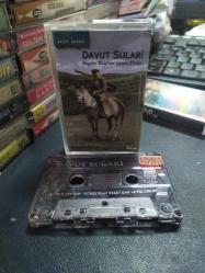 DAVUT SULARİ - BUGÜN BAYRAM GÜNÜ DERLER - KASET [Kalan Müzik Arşiv Serisi - Hazırlayan: Melih Duygulu]